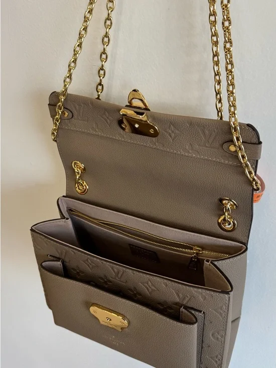 Designer-Style Taupe Leather Shoulder Bag with Gold Chain - Picture 3 of 10